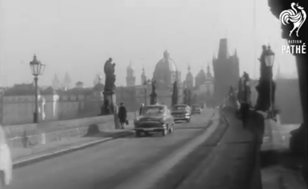 Video ukáže, jak vypadala vánoční Praha v roce 1964