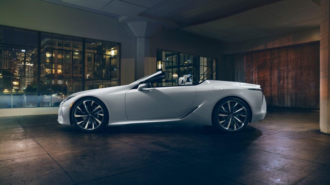 Na ženevském autosalonu 2019 se představí stylový Lexus LC Convertible