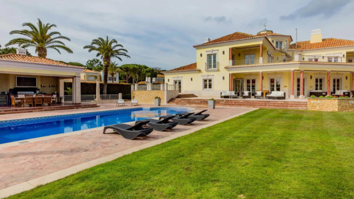 V portugalském resortu Quinta do Lago bude prodána luxusní vila s rozlohou 1537 m²