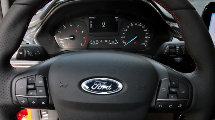 Ford upozorňuje: Dezinfekční přípravky a opalovací krémy mohou škodit vašemu vozu