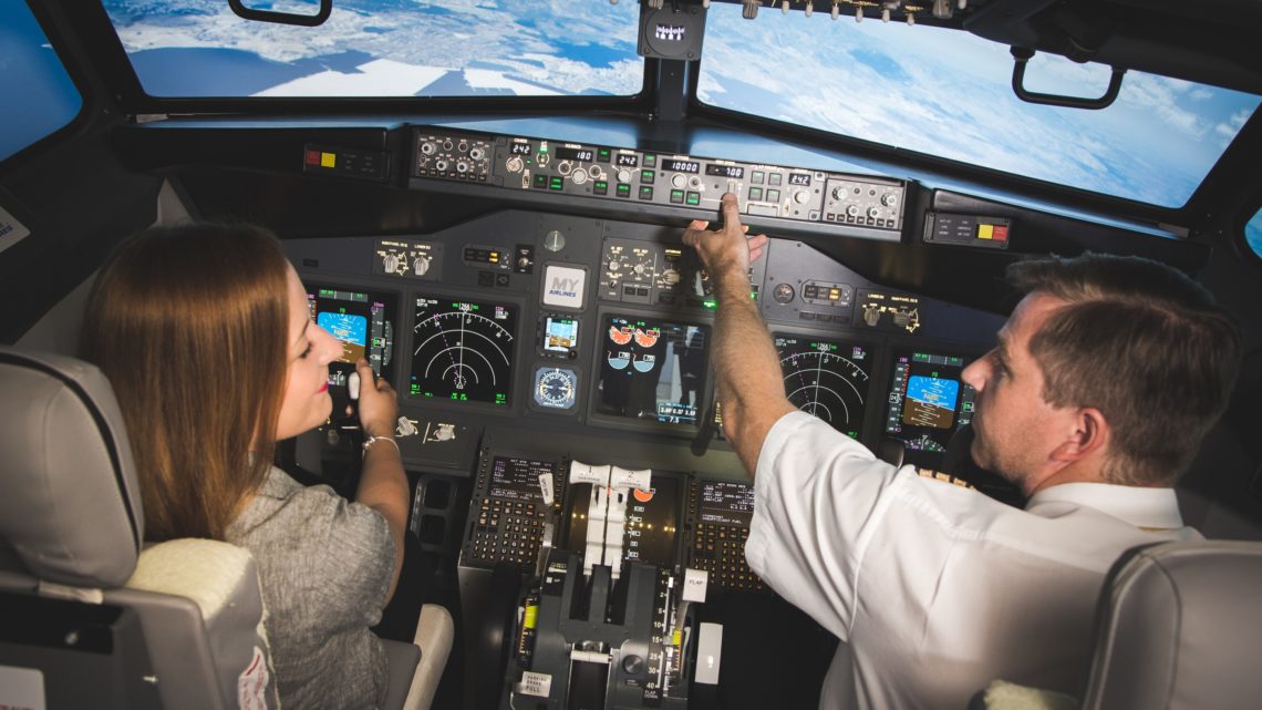 Ze zábavy se stává profesní trénink. Nejnovější simulátory využívají piloti i závodní jezdci