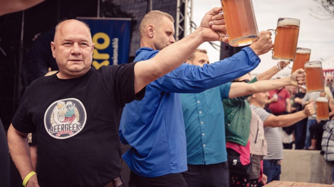 Pivní slavnosti v Plzni zvou na hořké doušky. PilsnerFest doprovodí Monkey Bussiness i kuchařská show Jana Punčocháře